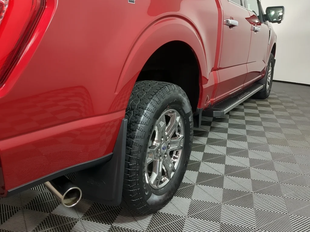 Used 2023 Red Ford LARIAT image 9