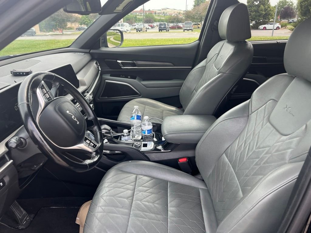 Used 2023 Black Kia EX X-Line image 6