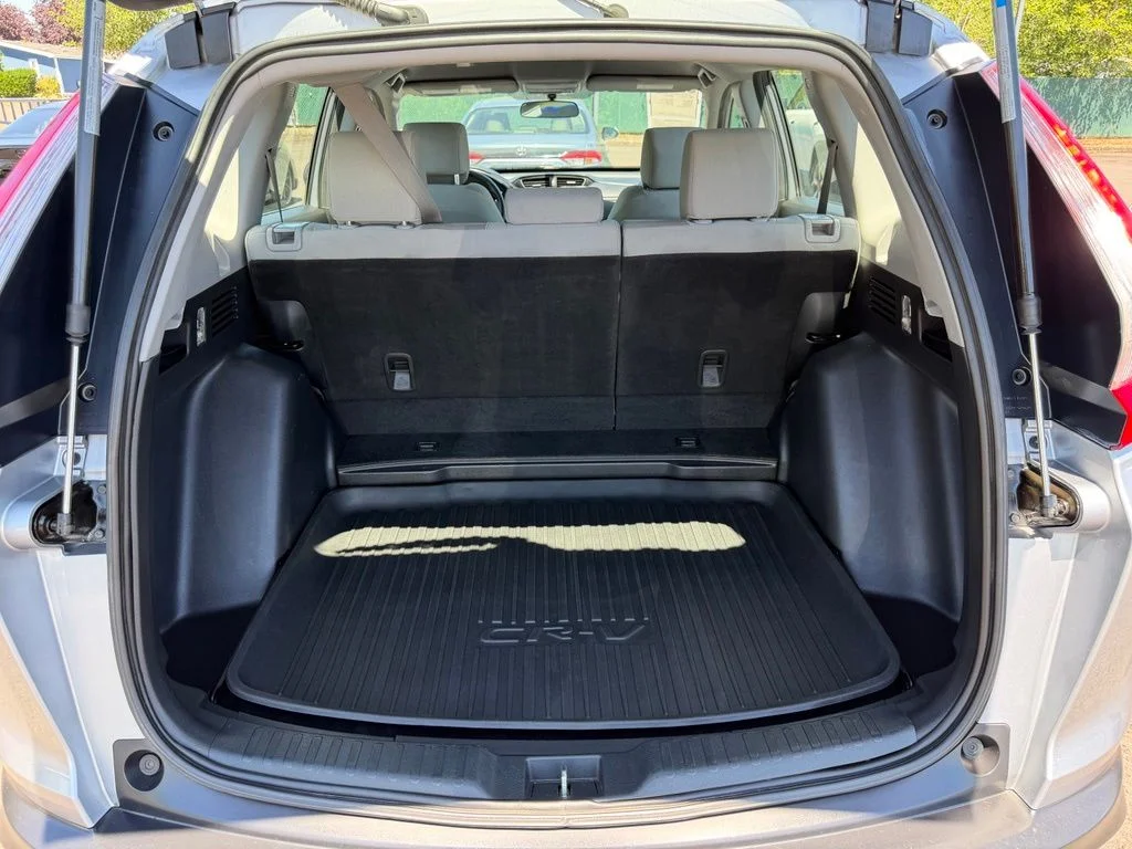 Used 2019 Lunar Silver Metallic Honda LX image 9