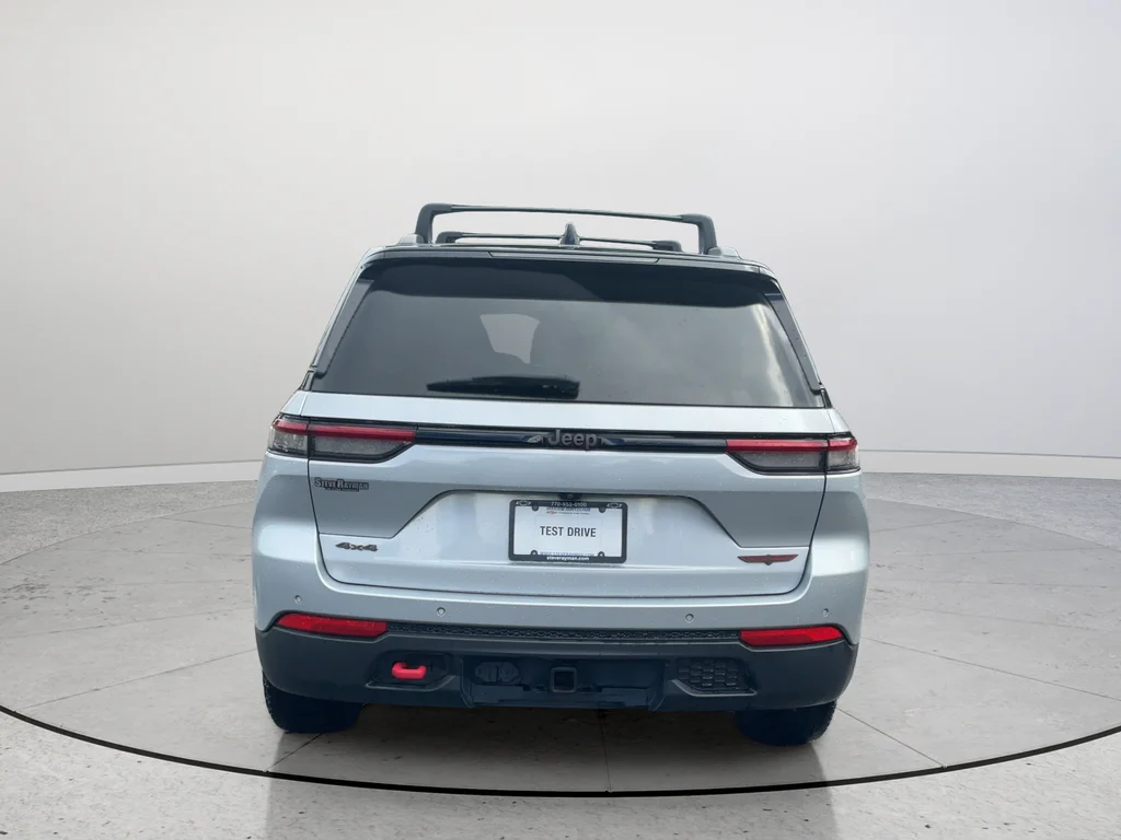 Used 2022 Silver Jeep Trailhawk image 8