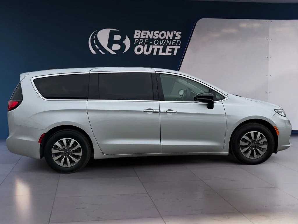 2024 Chrysler Pacifica PHEV Select - Photo 6