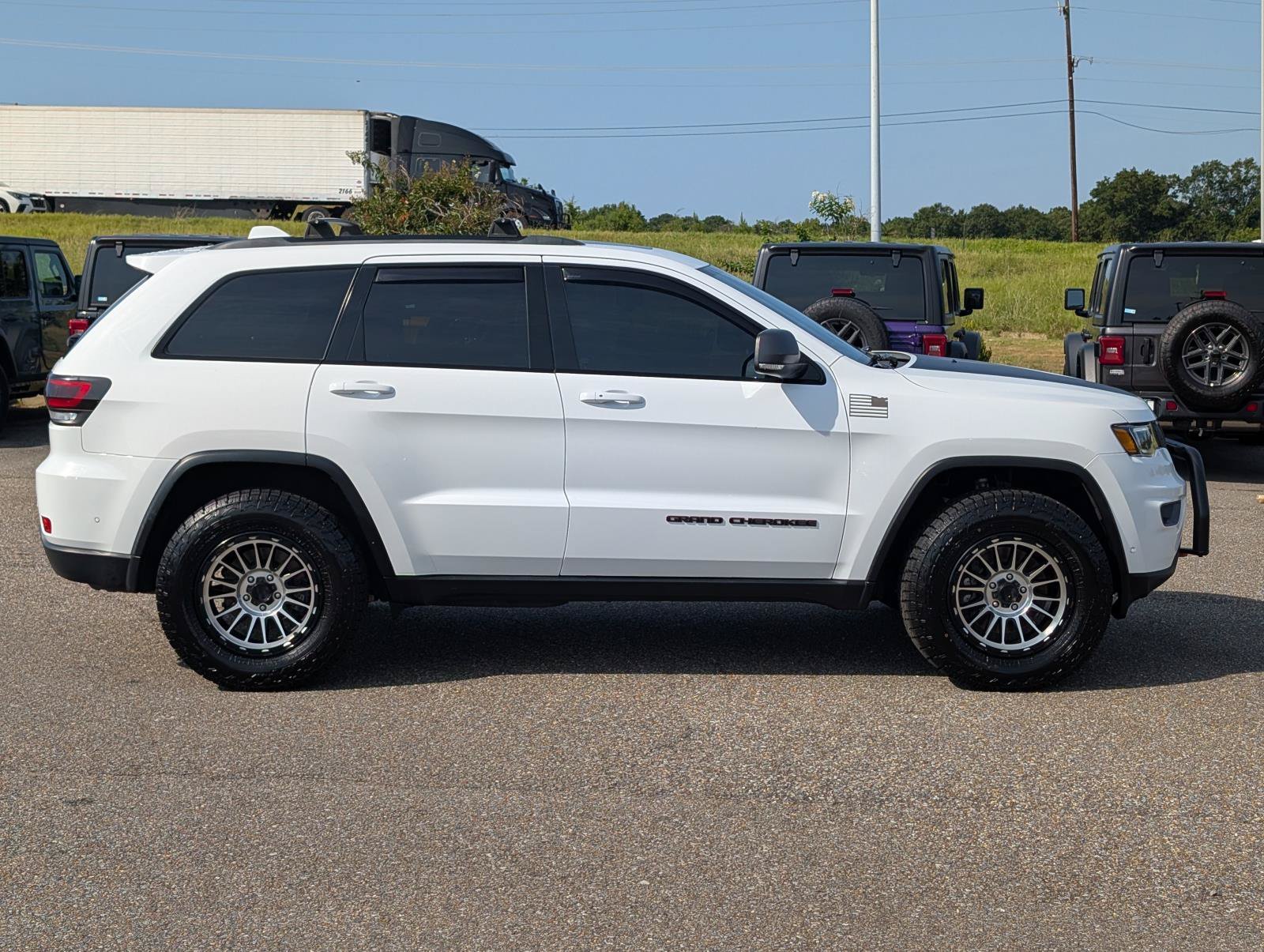 Used 2021 Bright White Clearcoat Jeep Trailhawk image 6