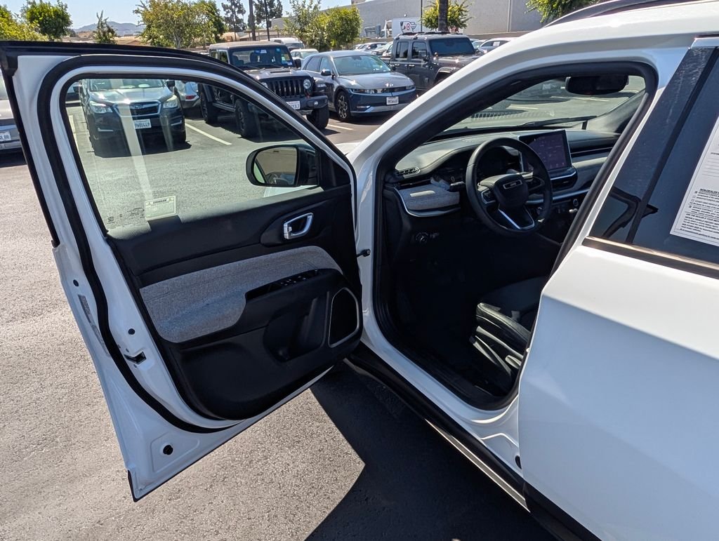 2024 Jeep Compass Latitude - Photo 32