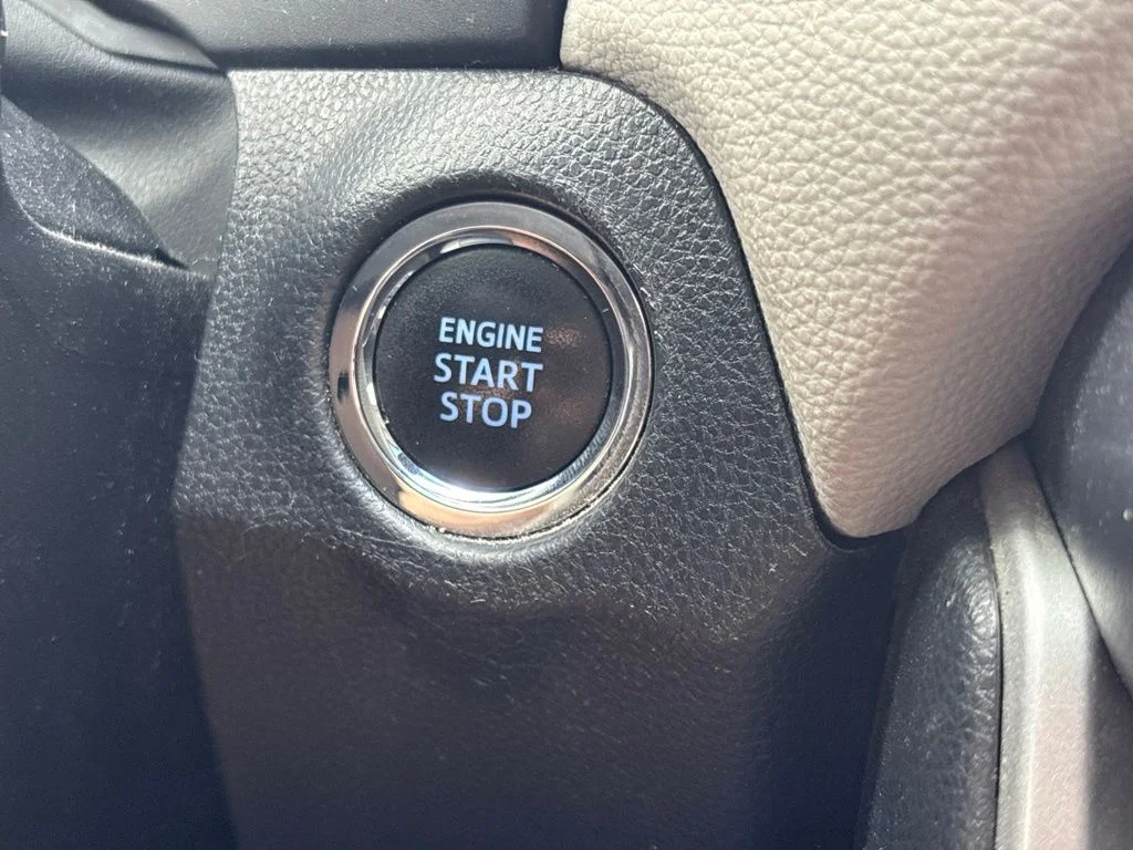 Used 2021  Toyota XLE Premium image 16