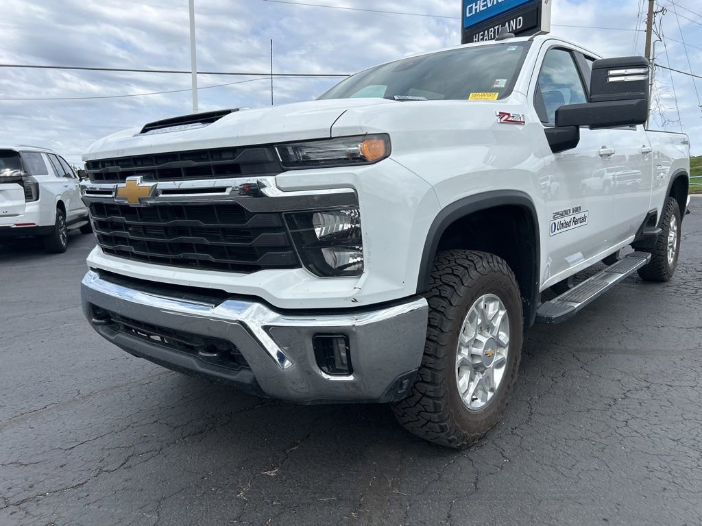 2024 Chevrolet Silverado HD LT 4WD Crew Cab Standard Box's photo
