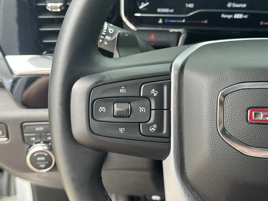 Used 2024 White GMC Elevation image 22