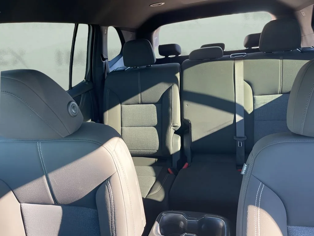 Used 2025 Summit White GMC Elevation image 30