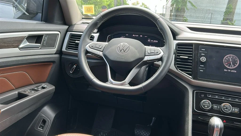 Used 2023 Gray Volkswagen 3.6L V6 SE w/Technology image 24