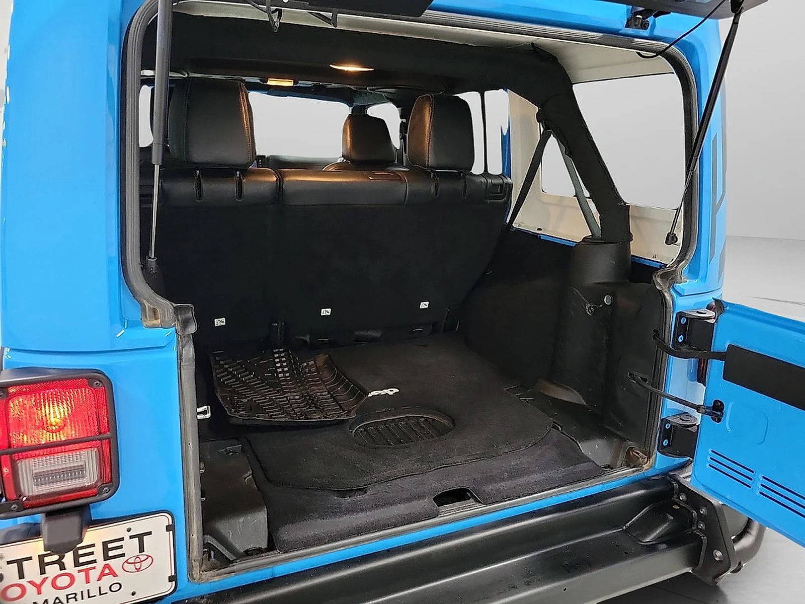 Used 2017 Chief Clearcoat Jeep Winter image 7