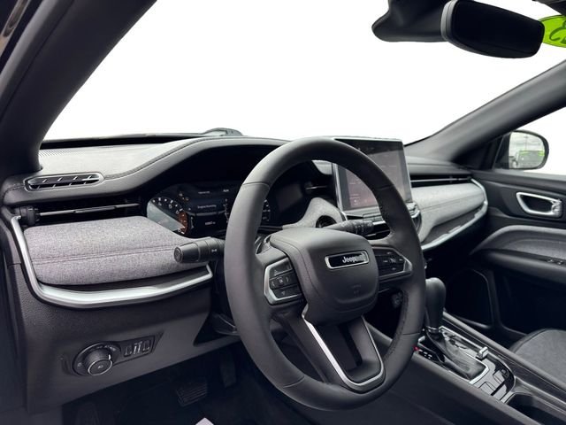 Used 2023 Black Jeep Latitude Lux image 11