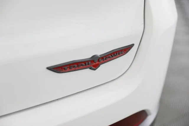 New 2026 Bright White Clear-Coat Exterior Paint Jeep Trailhawk image 39