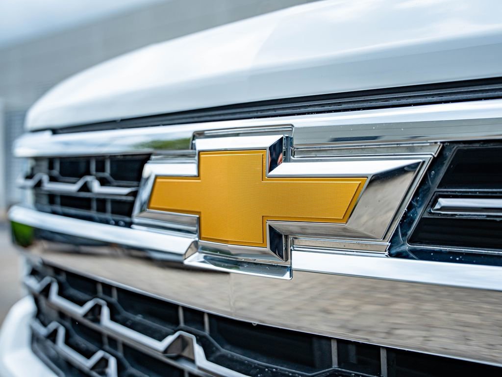 Used 2023 Summit White Chevrolet LT image 13