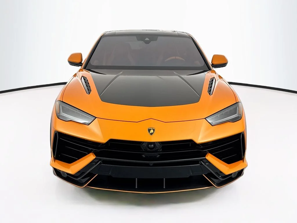 Used 2023  Lamborghini Performante image 2