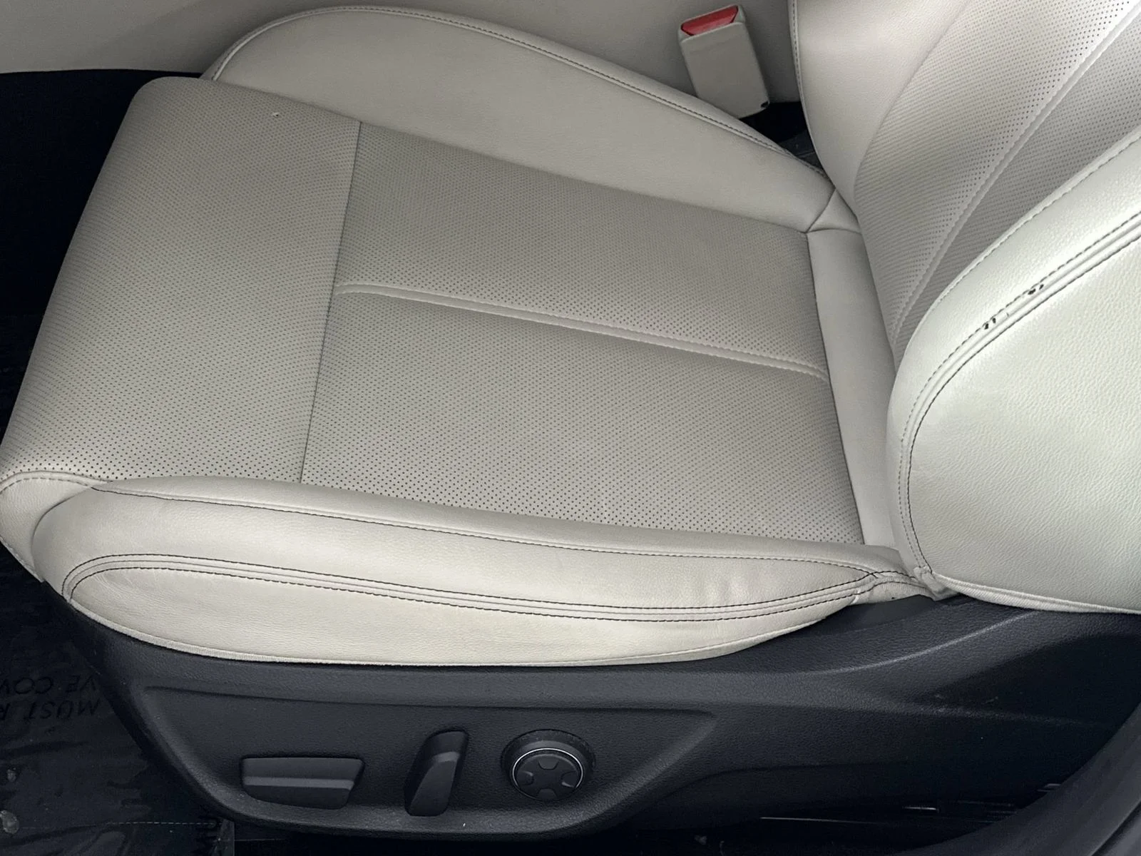 Used 2025 White Genesis 2.5T image 12