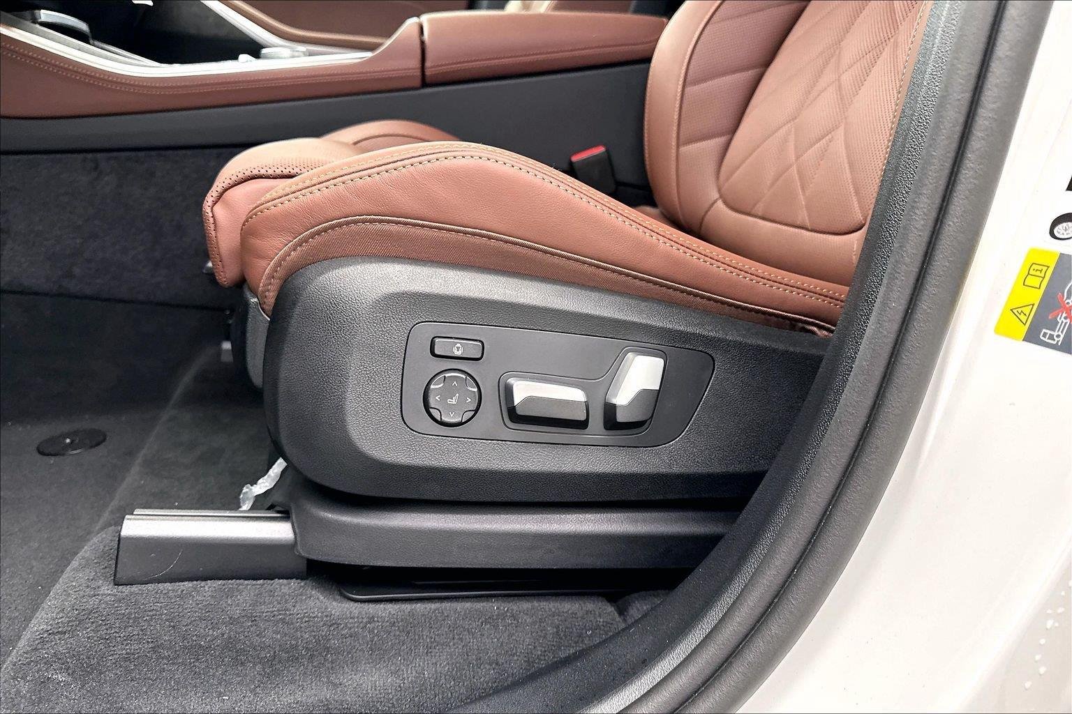 New 2026 Alpine White BMW xDrive50e image 26
