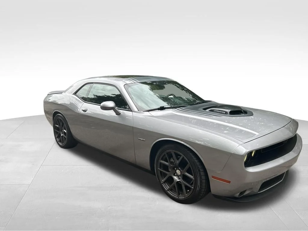 Used 2016 Silver Dodge R/T Shaker image 8