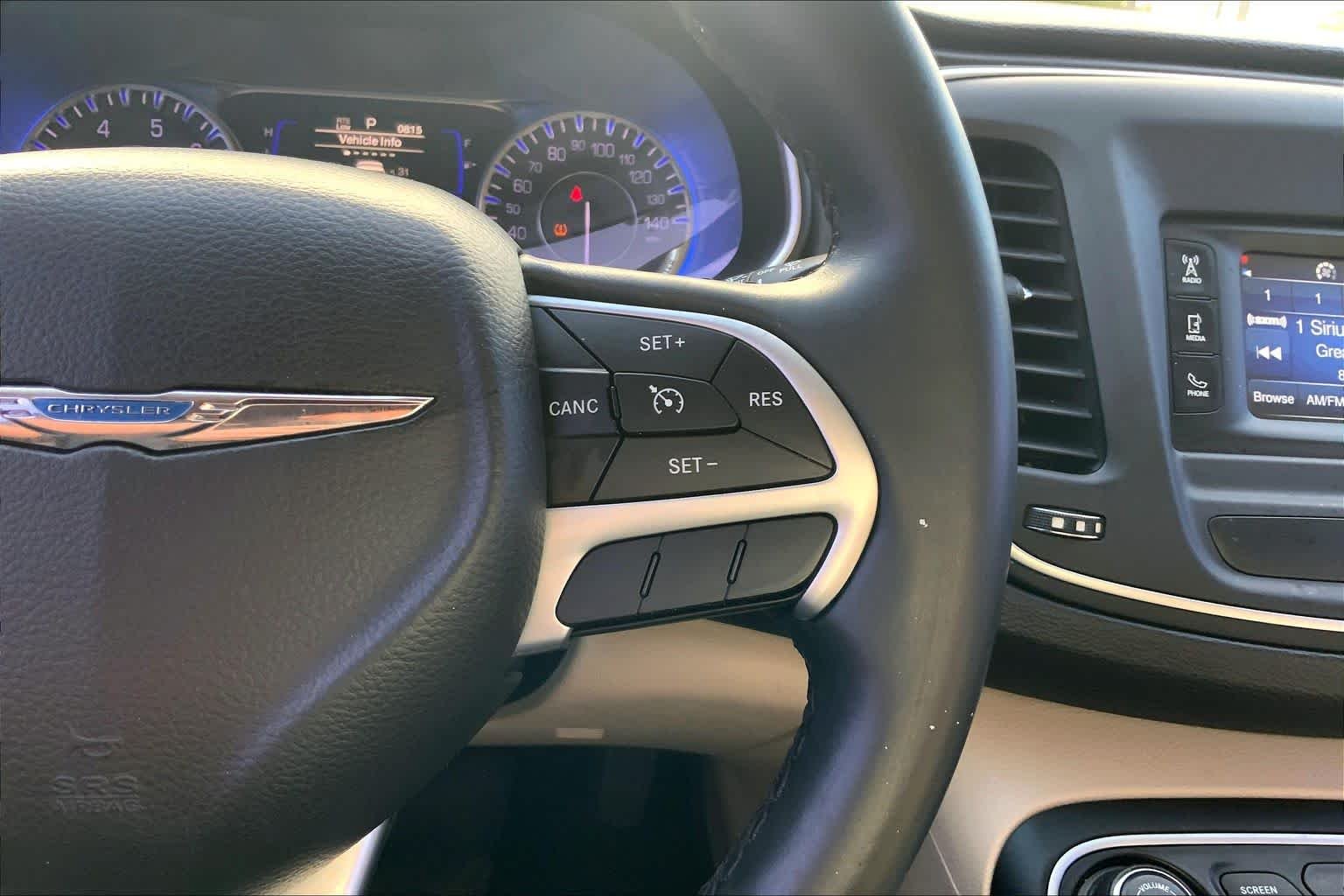 Used 2015 Bright White Clearcoat Chrysler Limited image 21