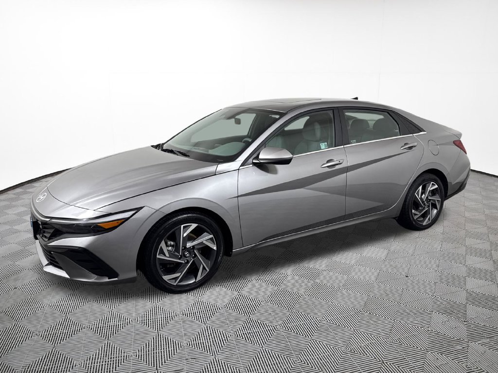 Used 2025 Gray Hyundai SEL Convenience image 2