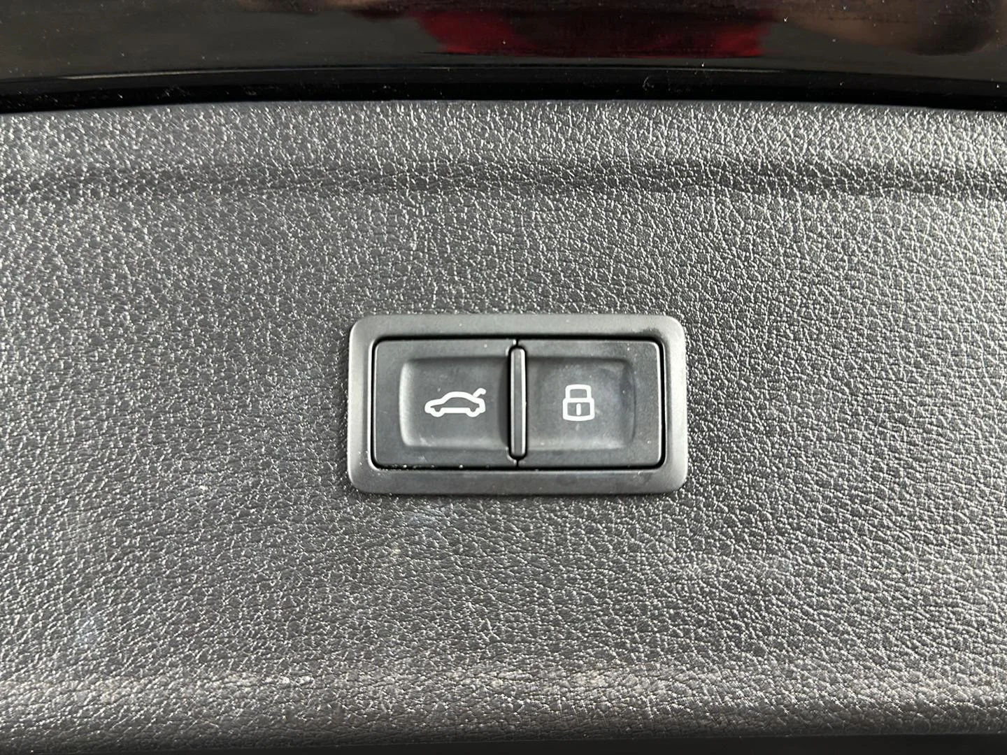 Used 2025 Mythos Black Metallic Audi S line Premium image 24