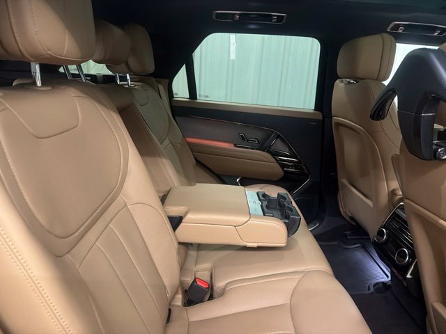 Certified Used 2024 Fuji White Land Rover SE image 17
