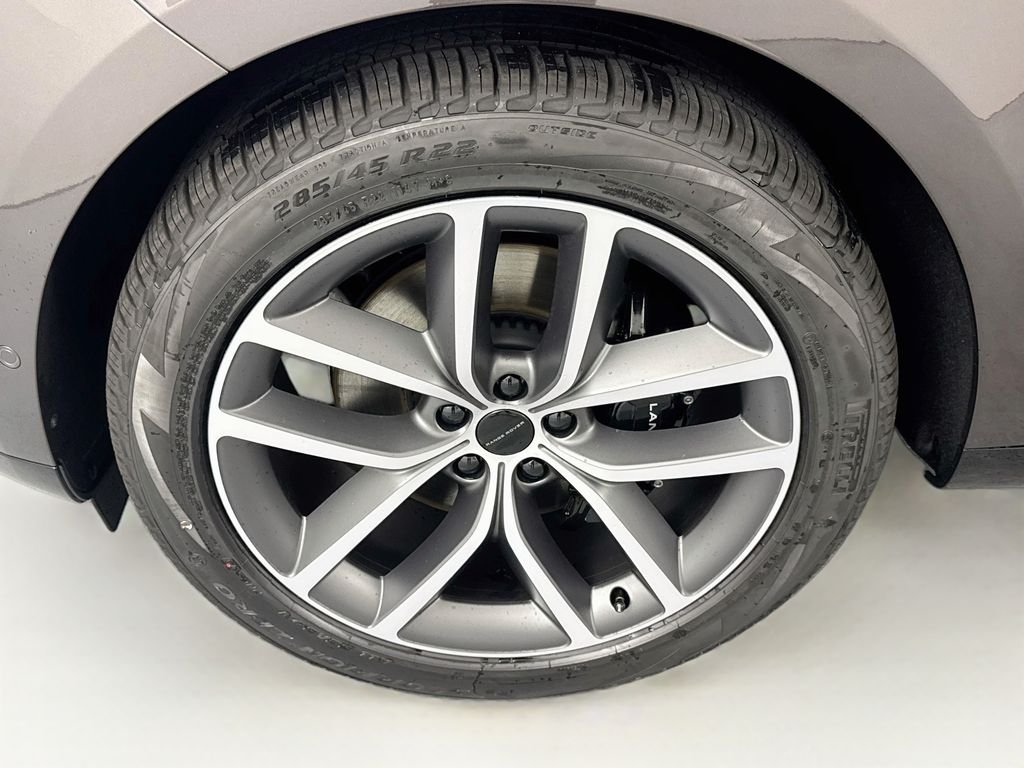 New 2026 Charente Grey Land Rover SE image 32