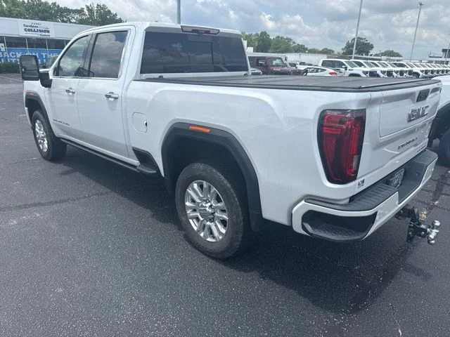 Used 2022 White GMC Denali image 11