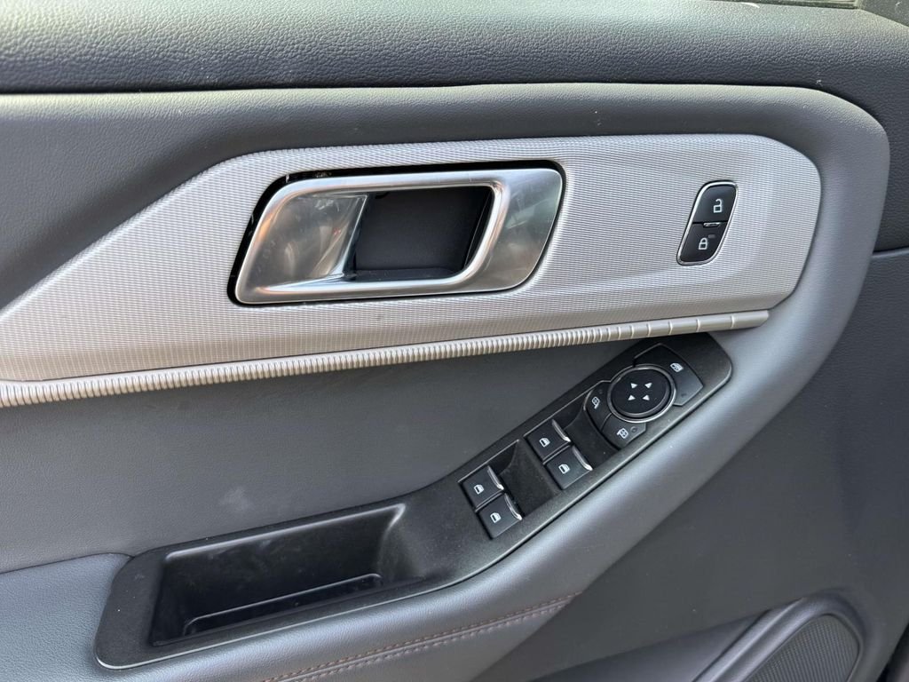 2025 Ford Explorer Active - Photo 18