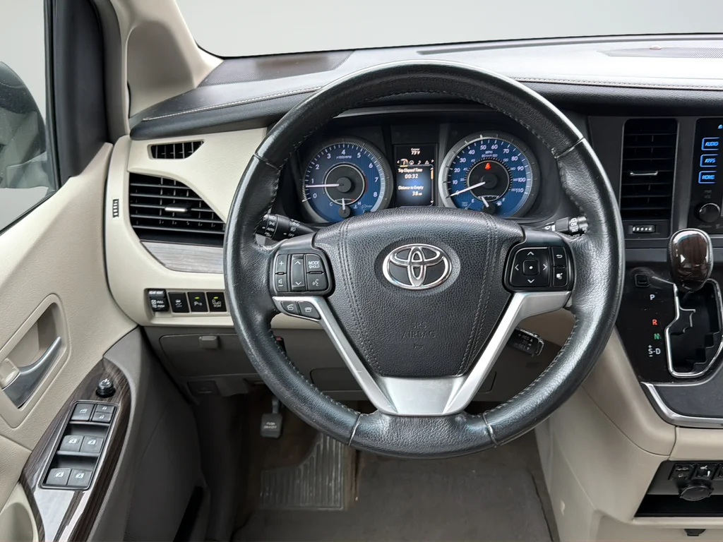 Used 2016 Black Toyota XLE image 37
