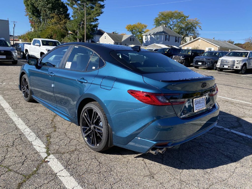 New 2026 Ocean Gem with Midnight Black Metallic roof Toyota XSE image 3