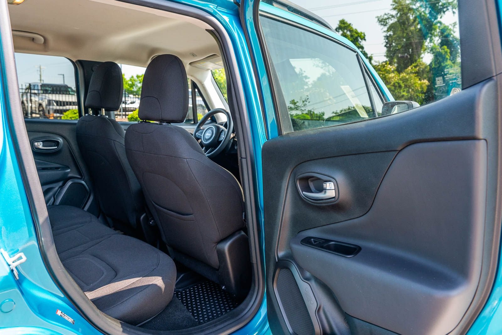 Used 2022 Teal Jeep Latitude image 13