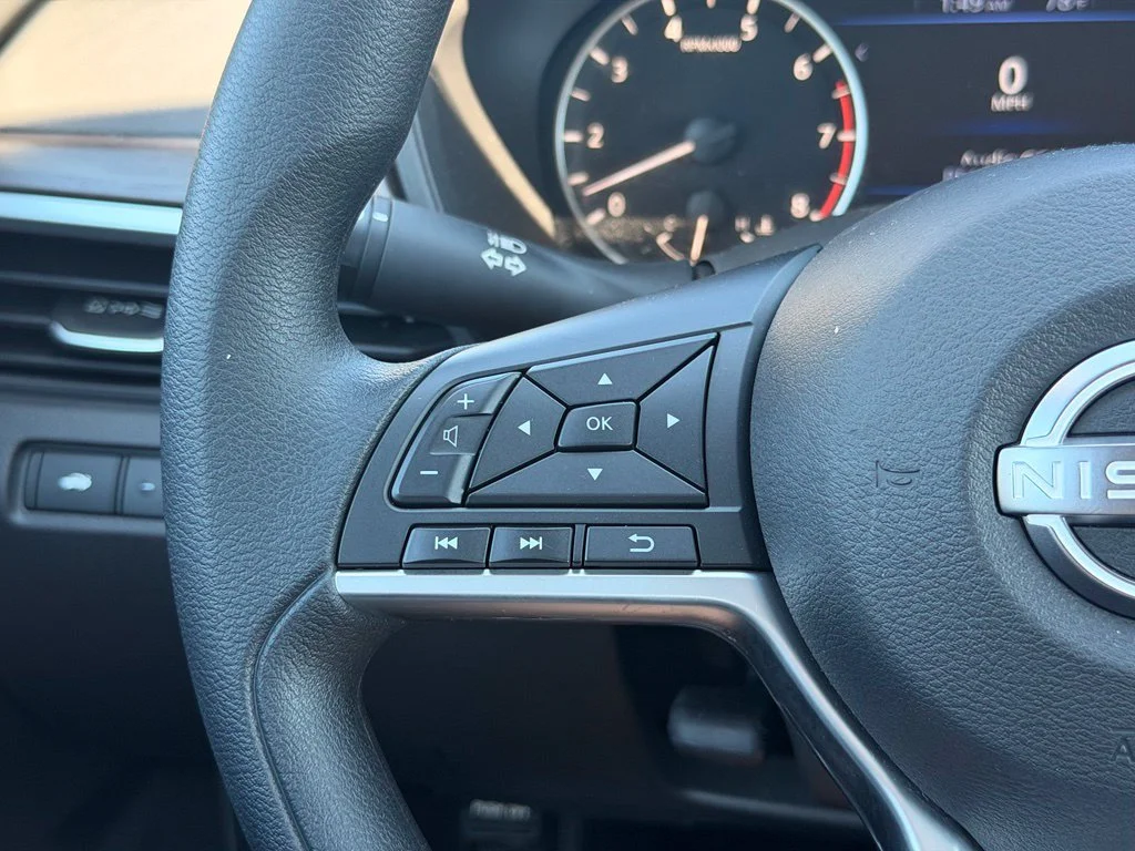 Used 2025 White Nissan 2.5 SV image 27