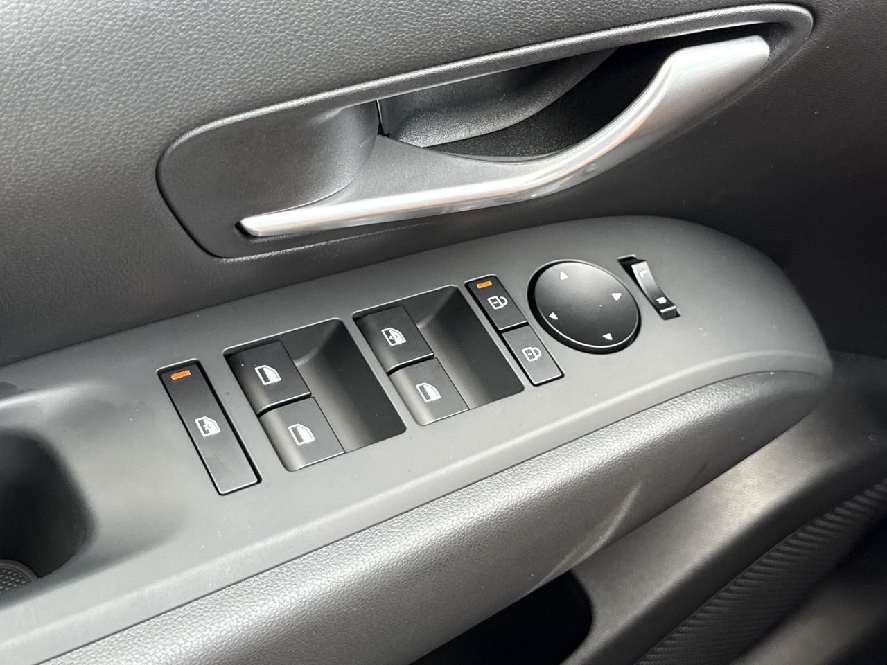 New 2027 Hampton Gray Hyundai SE AWD image 15