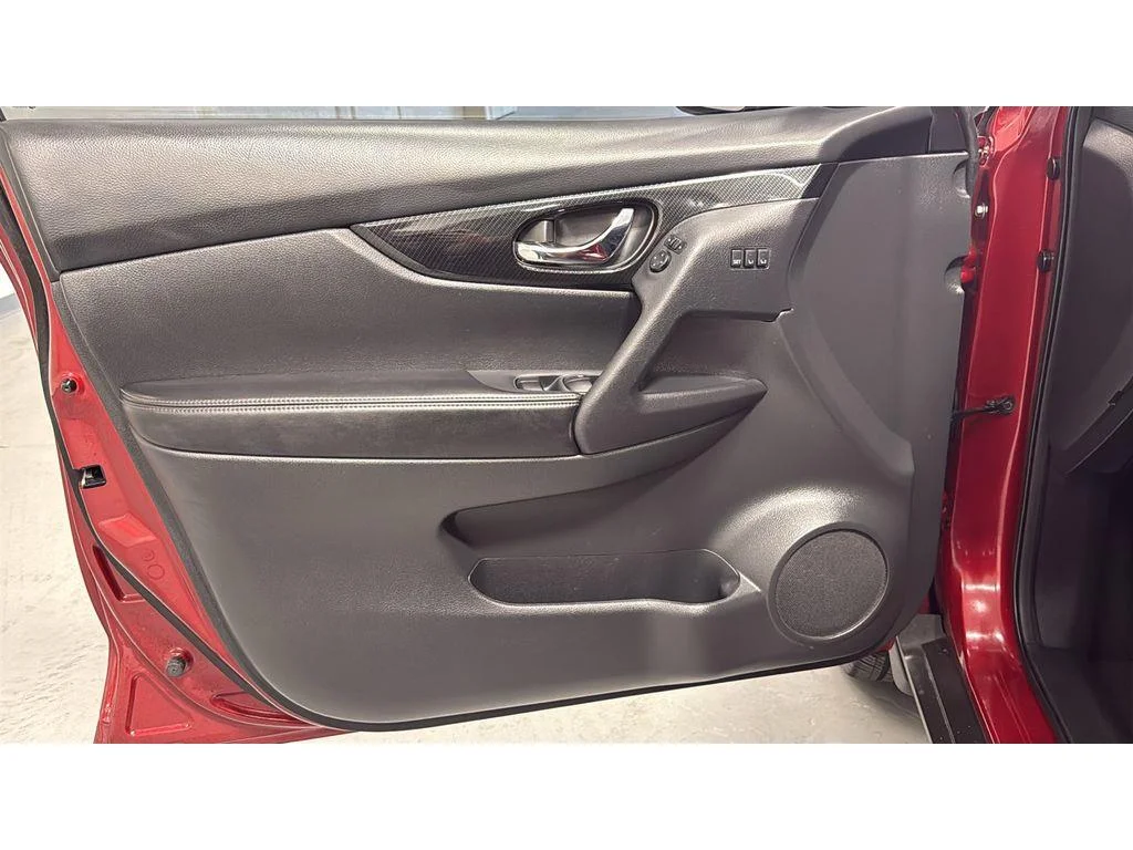 Used 2019 Scarlet Ember Tintcoat Nissan SL FWD 2.5L image 12