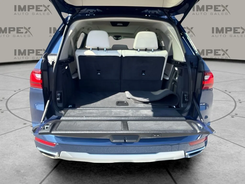 Used 2021 Blue BMW xDrive40i image 26