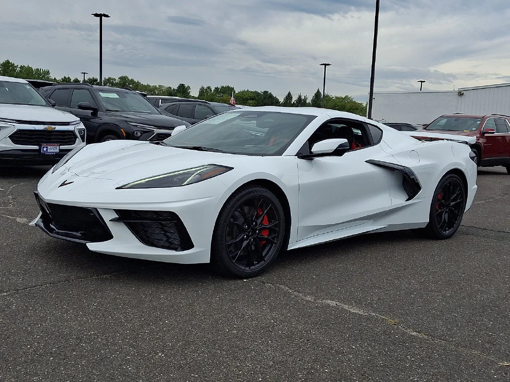 New 2027 Arctic White Chevrolet 2LT image 4