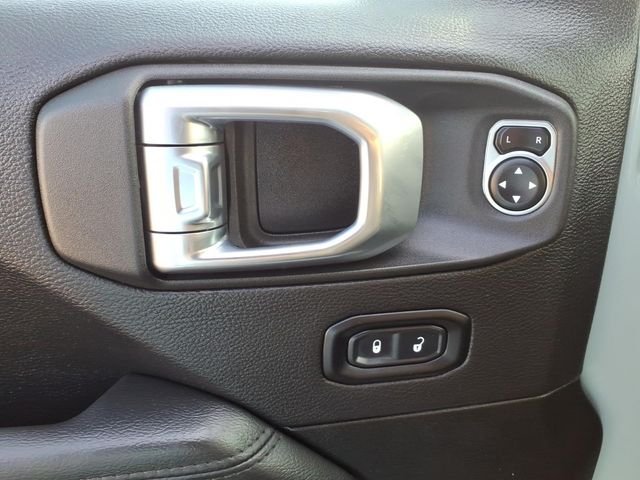 Used 2023 Gray Jeep Altitude image 11