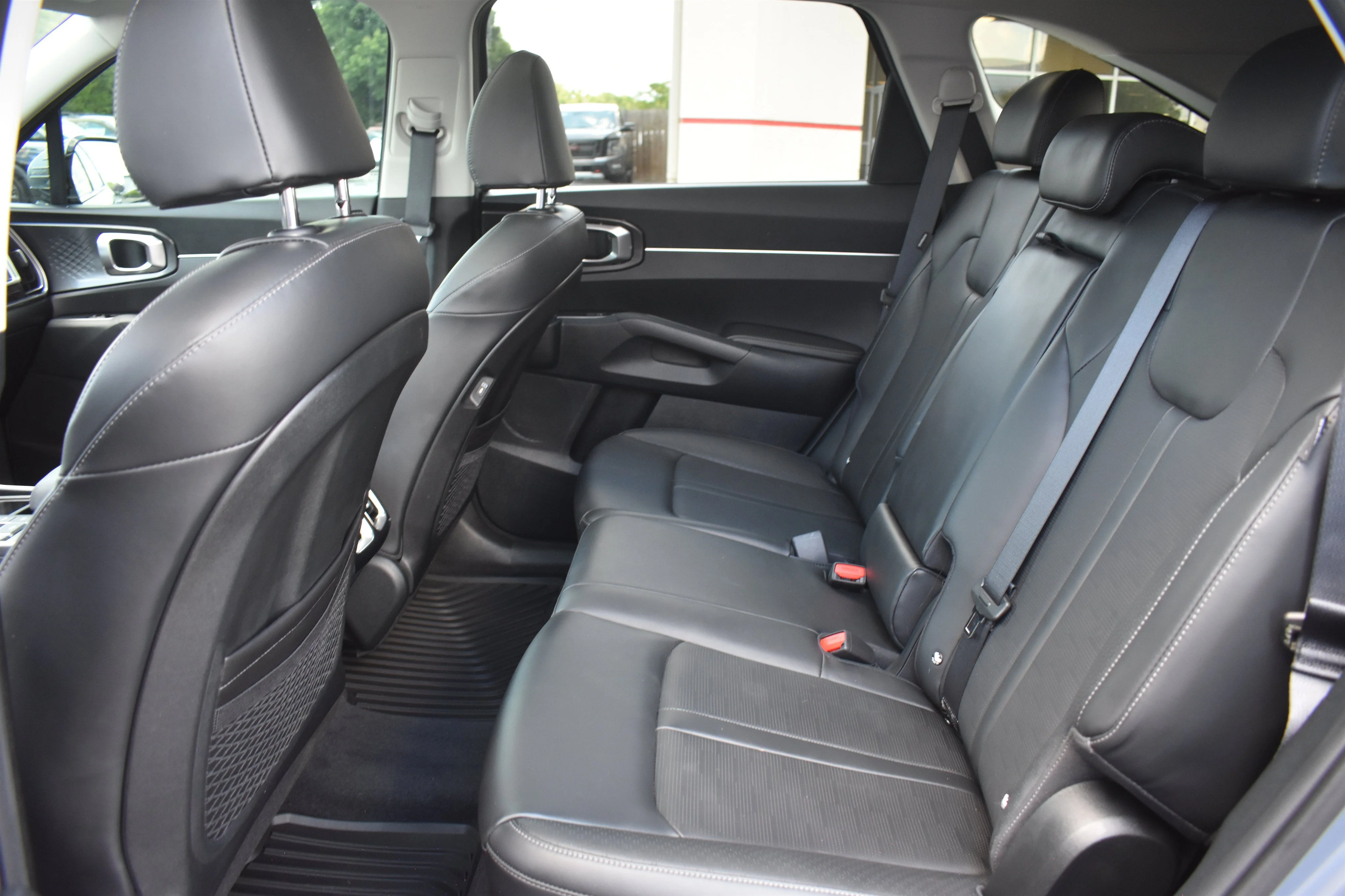 Used 2025 Everlasting Silver Kia S image 14