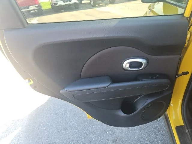 Used 2015 Yellow Kia Plus image 12