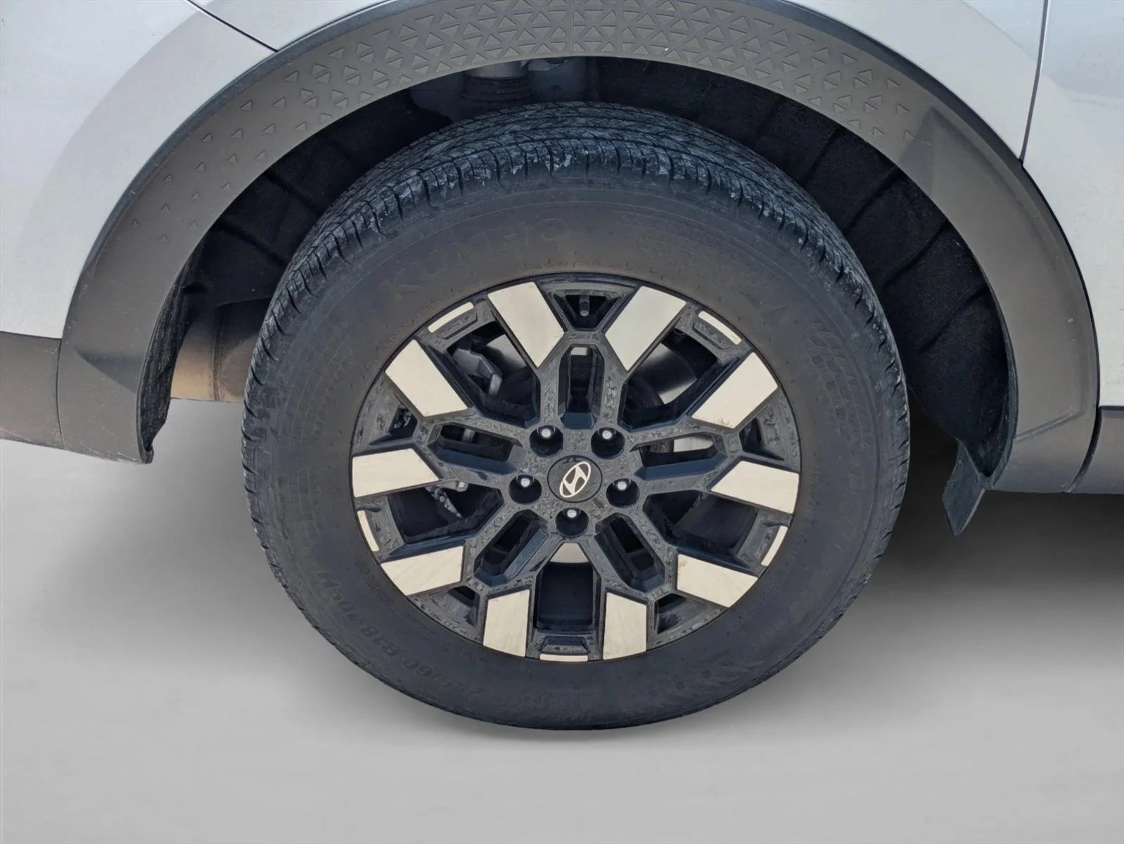 Used 2025 Atlas White Hyundai SEL Activity image 9