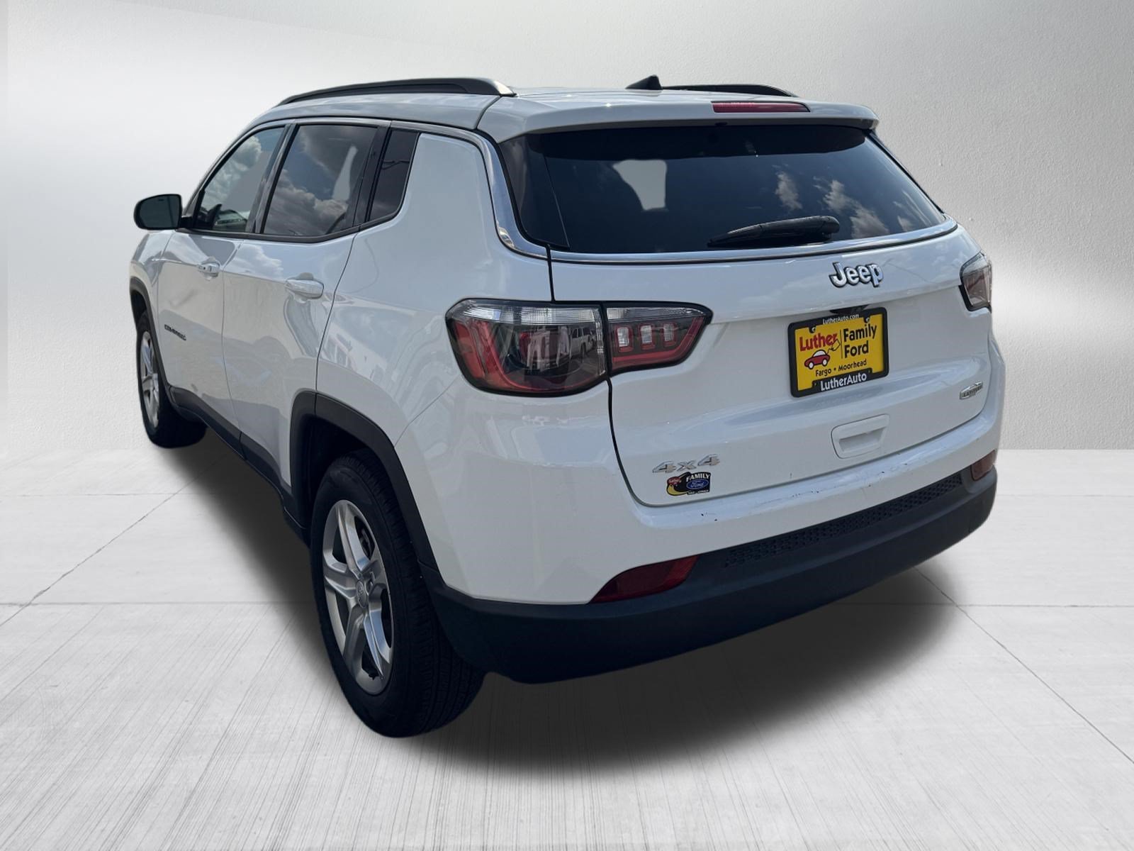 Certified Used 2024 Bright White Clearcoat Jeep Latitude image 5