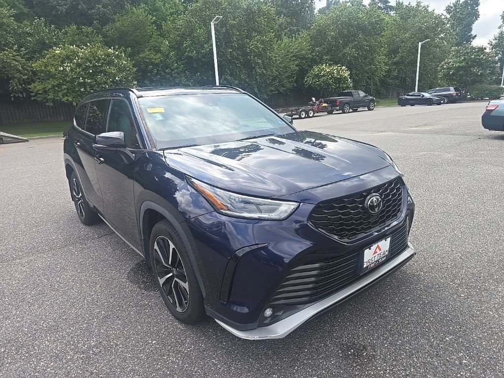 Used 2022  Toyota XSE image 3