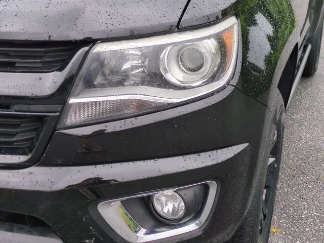 Used 2018 Black Chevrolet Z71 image 9