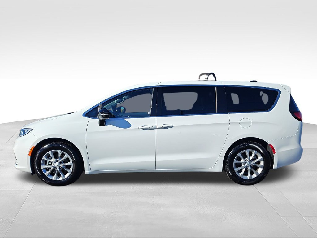 Used 2026 White Chrysler Limited image 2