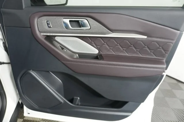 New 2027 Star White Metallic Tri-Coat Ford Platinum™ image 35