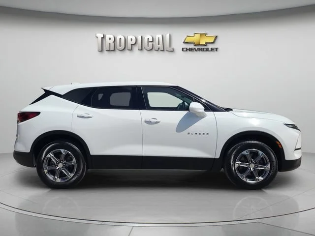 Used 2024 Summit White Chevrolet 2LT image 6