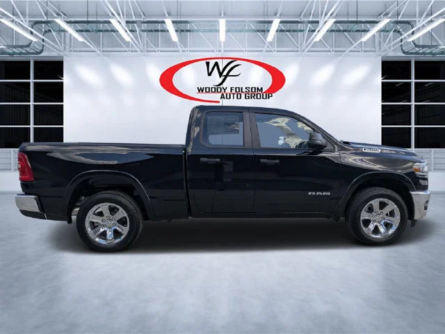 New 2026 Diamond Black Crystal Pearl-Coat Exterior Paint RAM Big Horn/Lone Star image 2