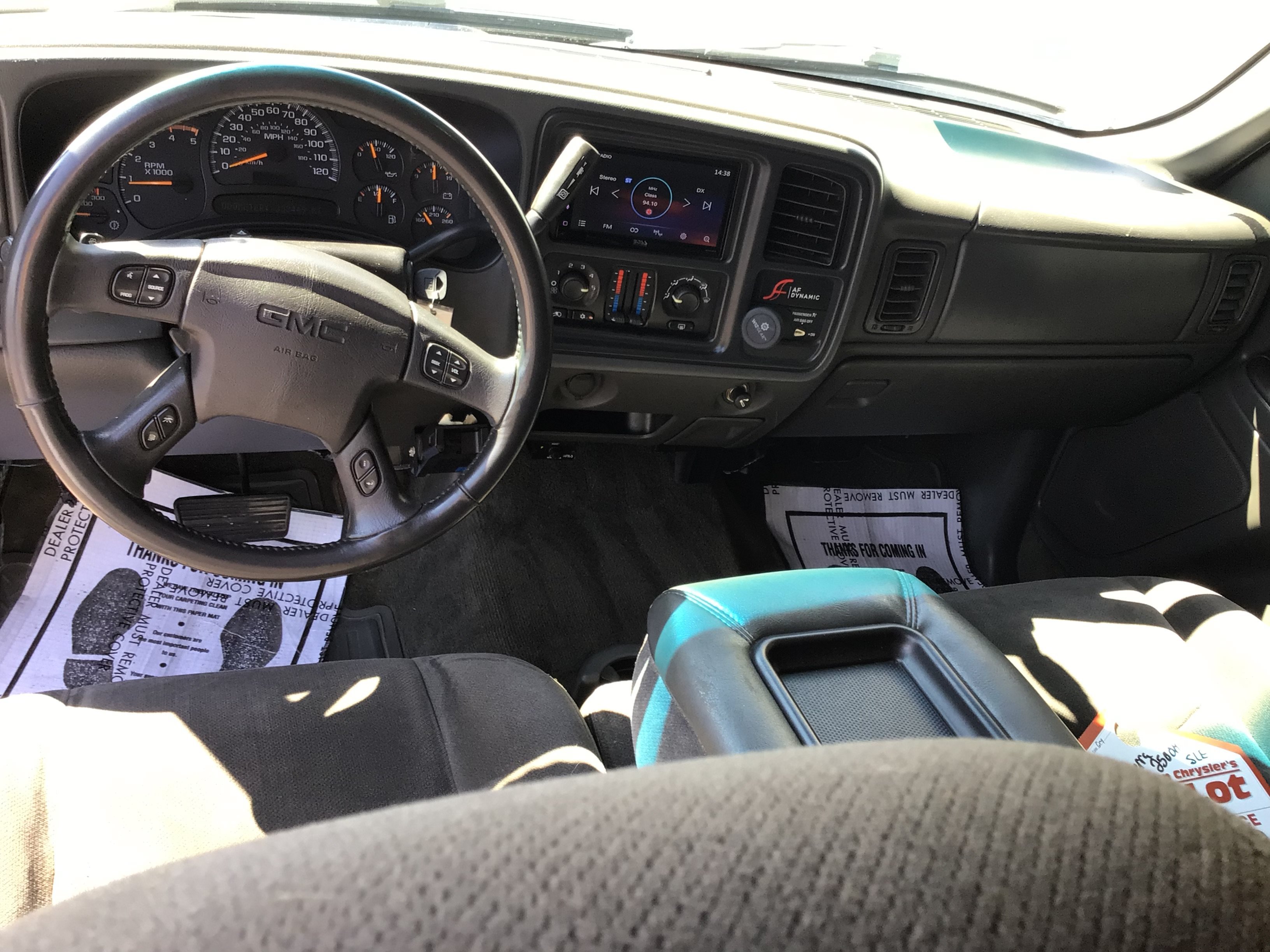 Used 2004 Black GMC SLE image 9