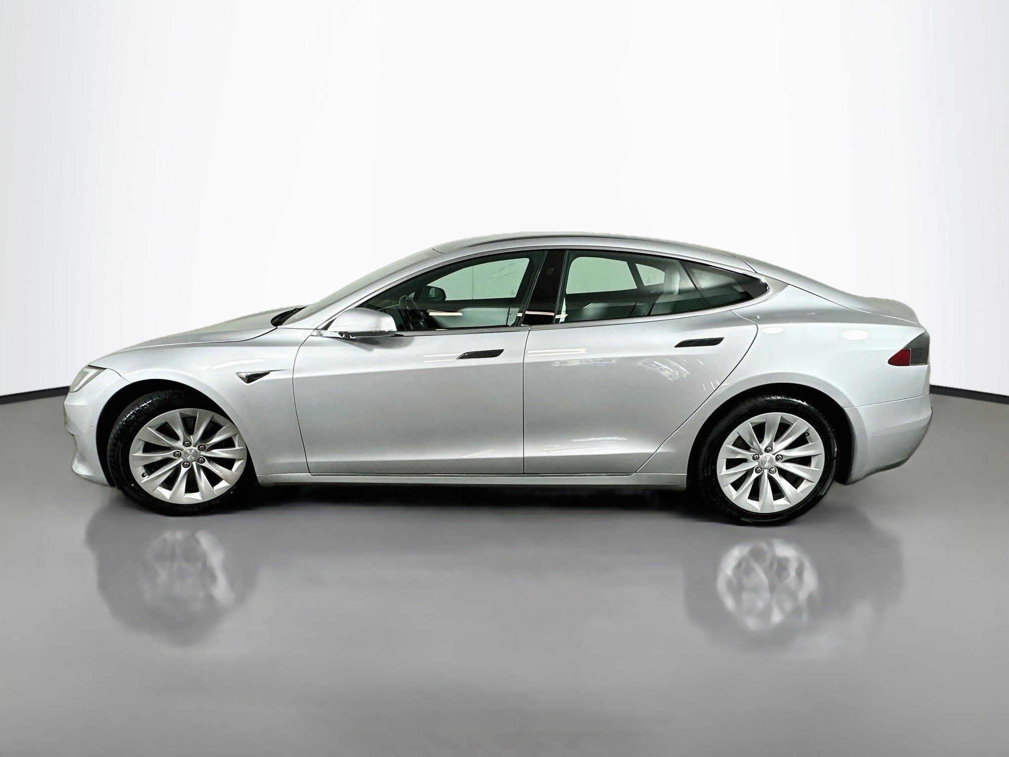Used 2017 Silver Tesla 100D image 4