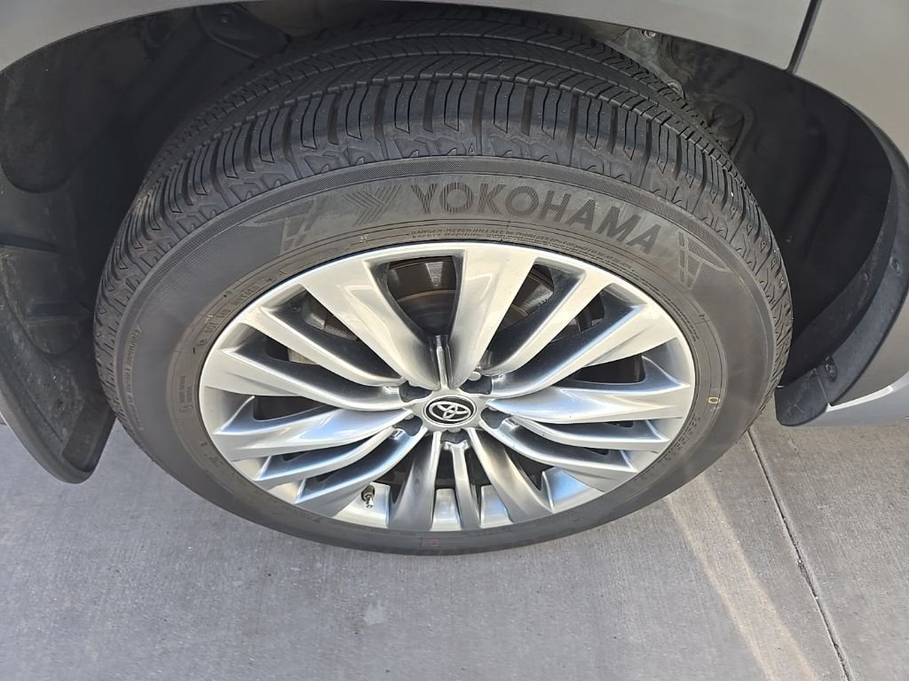 Used 2020 Moon Dust Toyota Platinum image 9