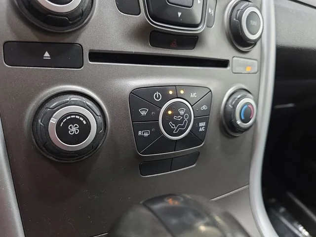 Used 2014 Tuxedo Black Metallic Ford SE image 21